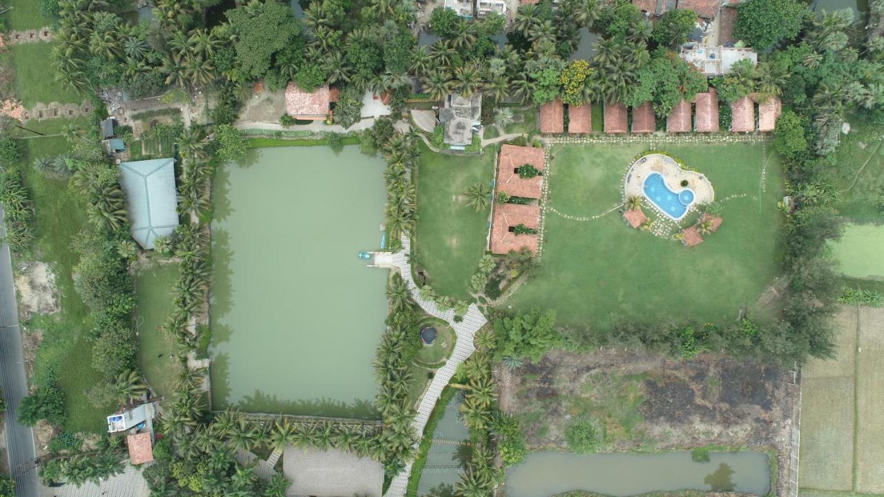 Breathing Earth - Rooms And Pool Calcutta Exteriör bild