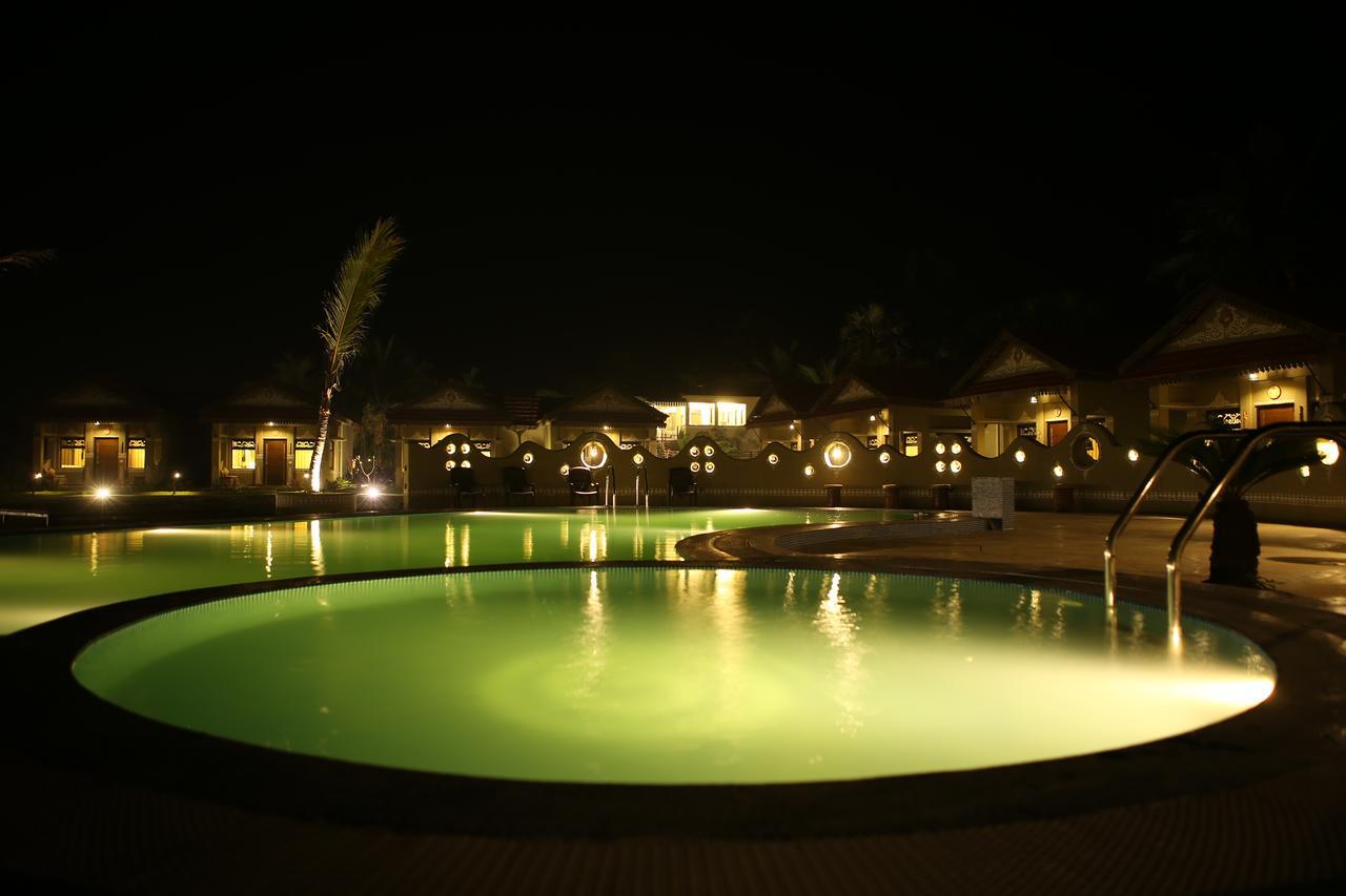 Breathing Earth - Rooms And Pool Calcutta Exteriör bild