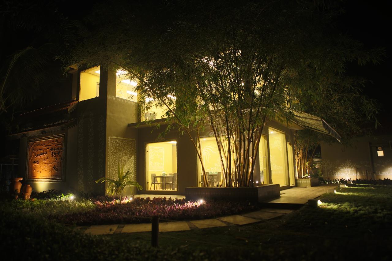 Breathing Earth - Rooms And Pool Calcutta Exteriör bild