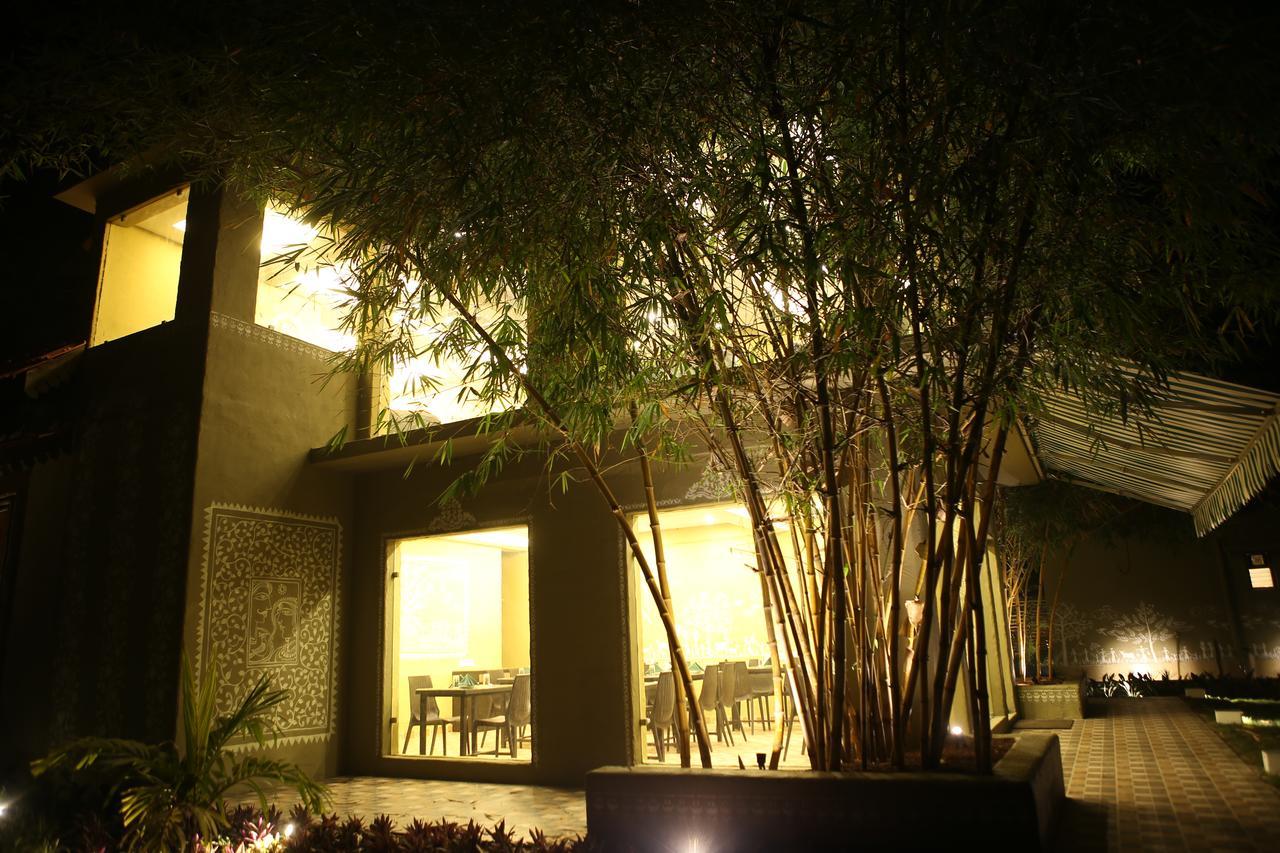Breathing Earth - Rooms And Pool Calcutta Exteriör bild