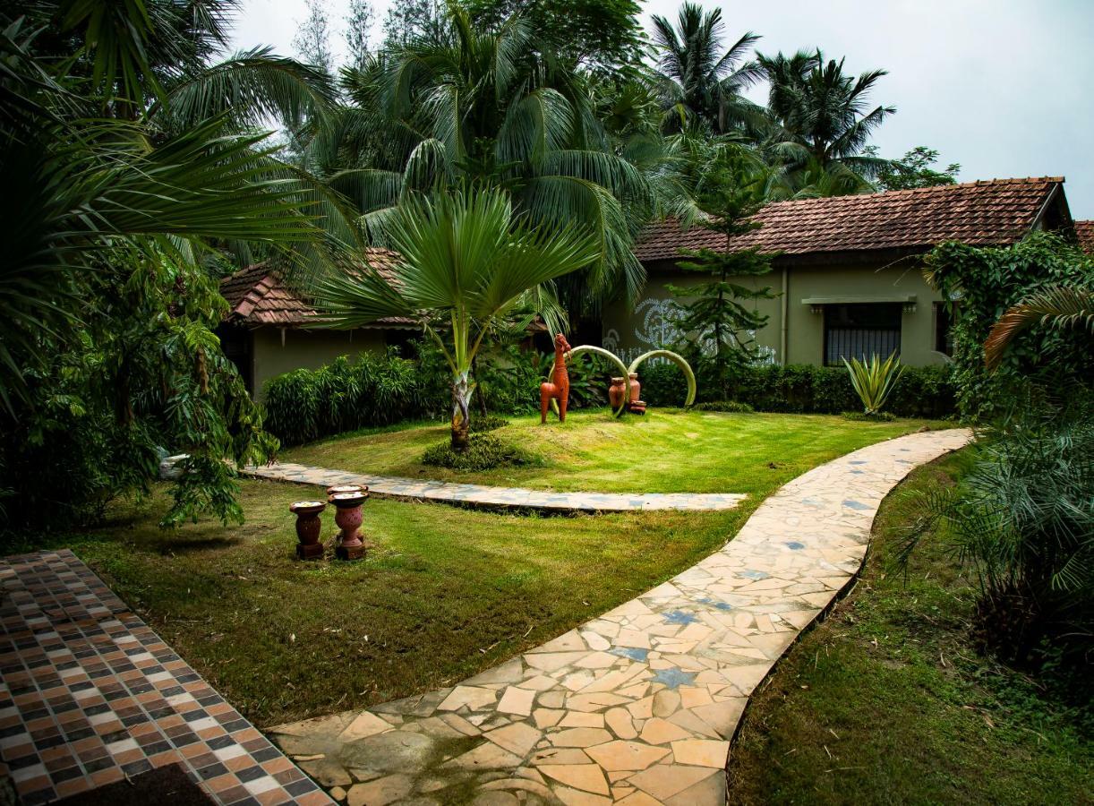Breathing Earth - Rooms And Pool Calcutta Exteriör bild