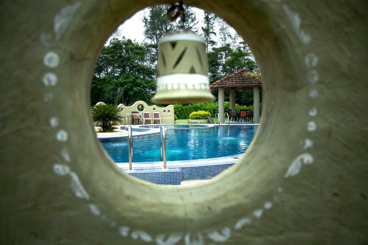 Breathing Earth - Rooms And Pool Calcutta Exteriör bild